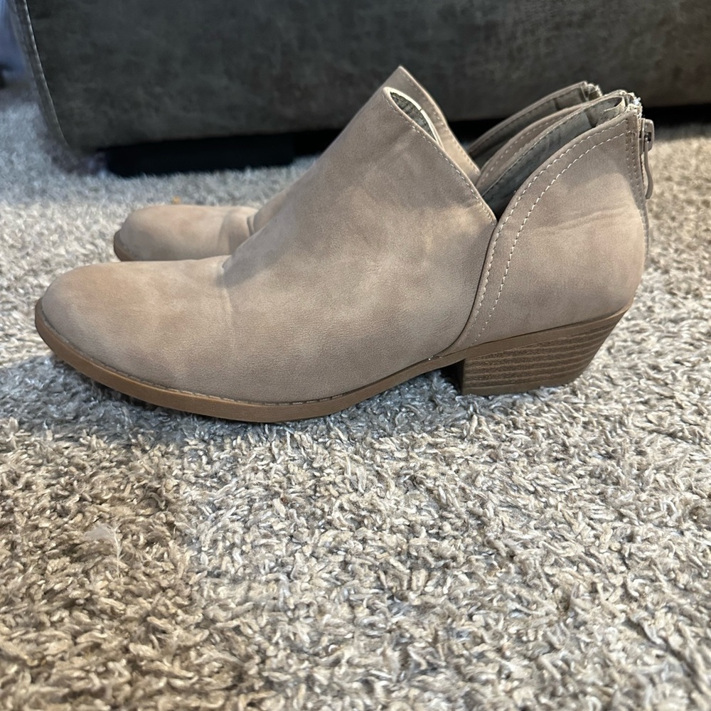 Women’s tan ankle booties